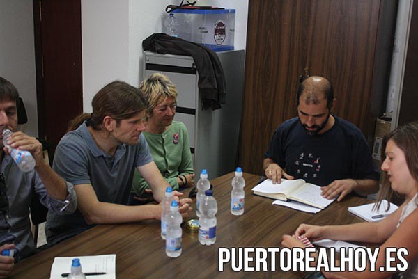 Miembros de EQUO y Sí Se Puede Puerto Real cuando negociaron el pacto en 2015.