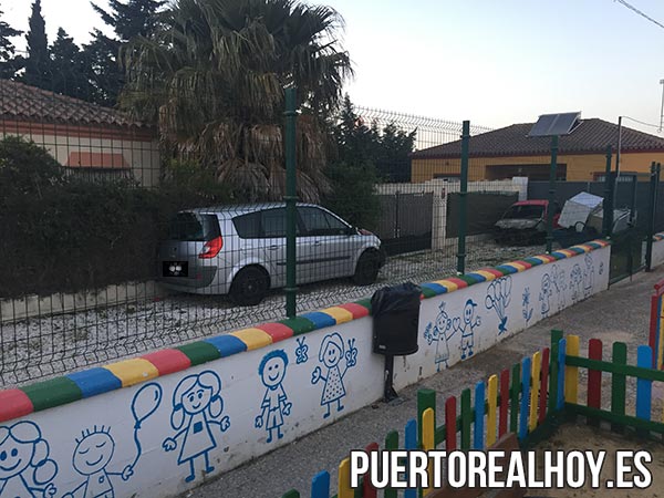 Estado del carril de entrada a la Escuela Infantil "El Marquesado".