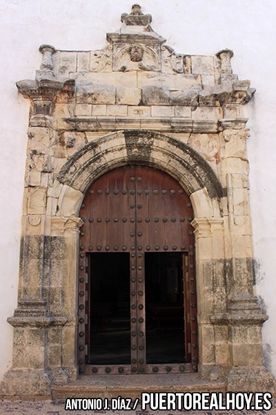 Puerta principal de la Iglesia de San Sebastián