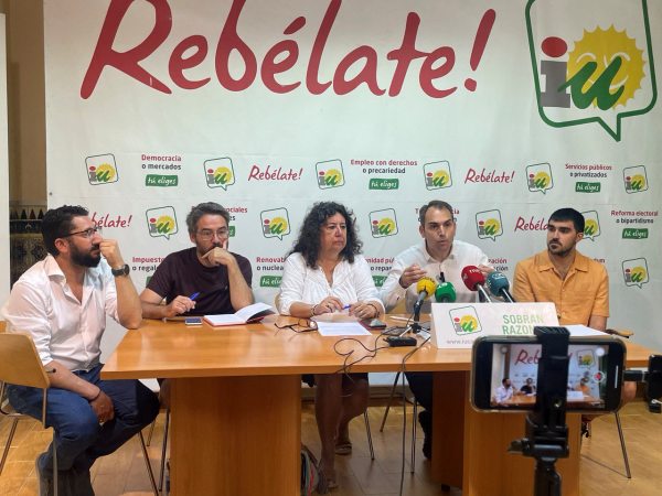 Toni Valero, con los miembros de Izquierda Unida a nivel provincial.