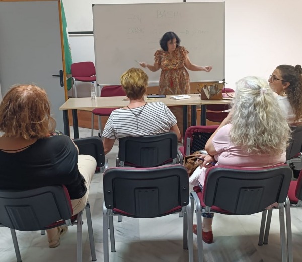 Taller de Haikus, breves obras líricas japonesas, impartido por la poeta Inmaculada Calderón.