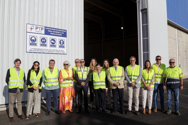 Miembros de la Autoridad Portuaria y PTP en la apertura de las instalaciones.