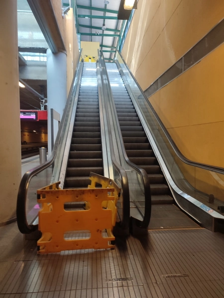 Escaleras mecánicas de la Estación de Puerto Real.