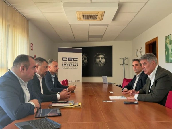 Miembros del PP de Cádiz con miembros de empresas del sector.