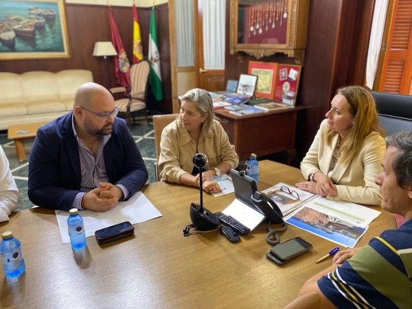 Javier Bello y Ana María Bertón junto a Aurora Salvador.