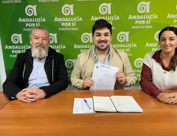 Jesús Plaza junto a Alfredo Fernández y Sandrá Rodríguez, de Andalucía Por Sí.