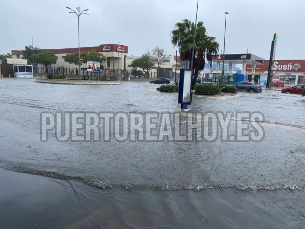 Inundación en la entrada de Tres Caminos el pasado octubre.