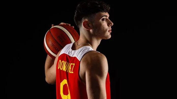 Rubén Domínguez con la camiseta de la selección española de baloncesto.