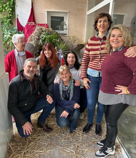 Visita de la Asociación Portorrealeña de Reyes Magos a la residencia de Joaquina de Vedruna.