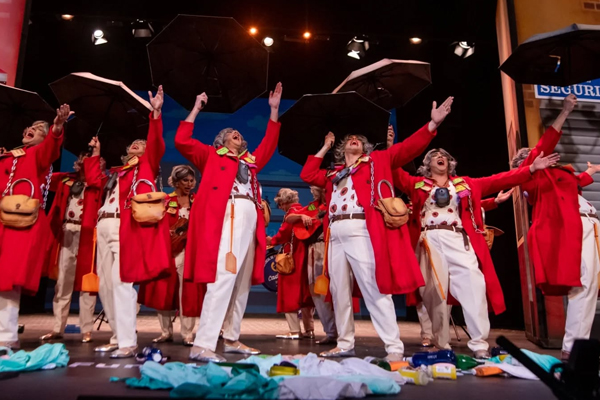 La Chirigota de Fermín y Antoñito volvió al Gran Teatro Falla con ‘Por si acaso… las precavidas’